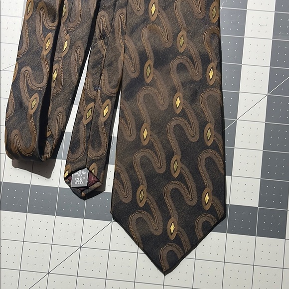 Elegant Brown Patterned Tie - Picture 1 of 7